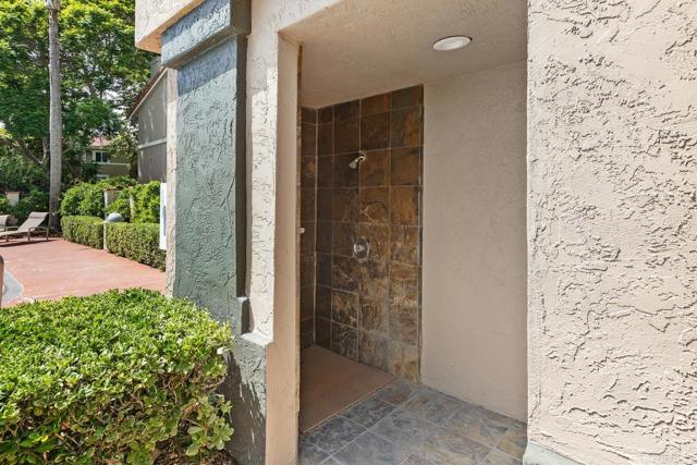 7565 CHARMANT DR, San Diego CA: https://media.crmls.org/mediaz/bd1ef077-d944-4adf-a857-59b84e366e69.jpg