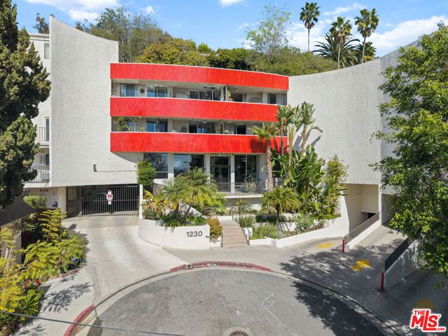 1230 Horn Avenue, West Hollywood CA: https://media.crmls.org/mediaz/bd1f0614-23b9-4137-b83a-4cd3525d89c9.jpg