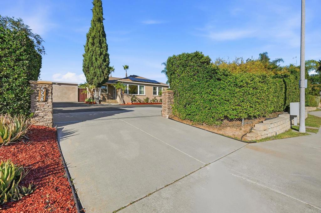 558 E El Norte Parkway