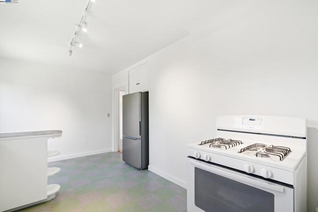 2200 Peach St, Pinole CA: https://media.crmls.org/mediaz/bd1f5fa7-f044-4122-b252-b635d4884f1f.jpg