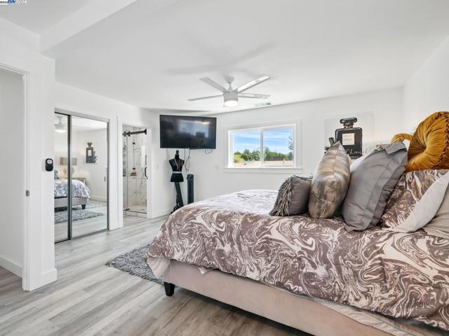 2579 Jacobs St, Hayward CA: https://media.crmls.org/mediaz/bd1f8bc1-8dec-4c8d-9c63-3e06cbcd64b5.jpg