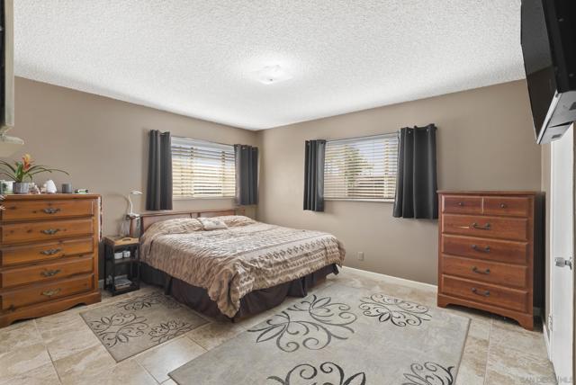 1007 Genie Ln, Cardiff by the Sea CA: https://media.crmls.org/mediaz/bd1f8c33-b095-4299-82eb-324c86727e0c.jpg