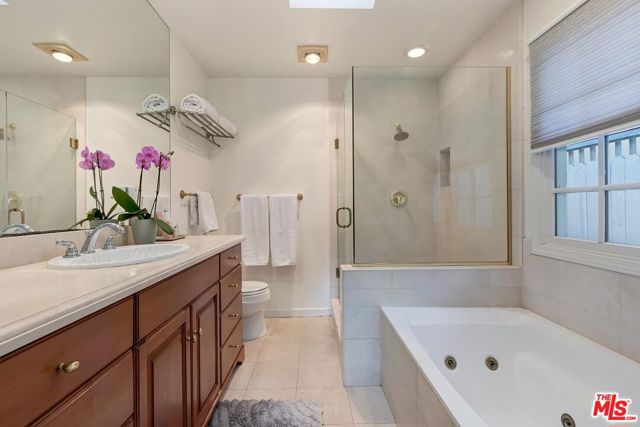 4219 Saugus Avenue, Sherman Oaks CA: https://media.crmls.org/mediaz/bd1facf2-e642-433a-9862-1252fd3491ec.jpg