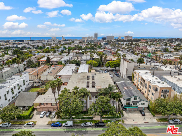 1228 14th Street, Santa Monica CA: https://media.crmls.org/mediaz/bd1fb0ff-f36f-4f2a-90ed-e63b4a9060da.jpg