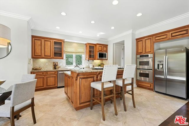 3200 Elm Avenue, Manhattan Beach CA: https://media.crmls.org/mediaz/bd1fd3d9-2e8d-4751-87dd-0e40fb517459.jpg
