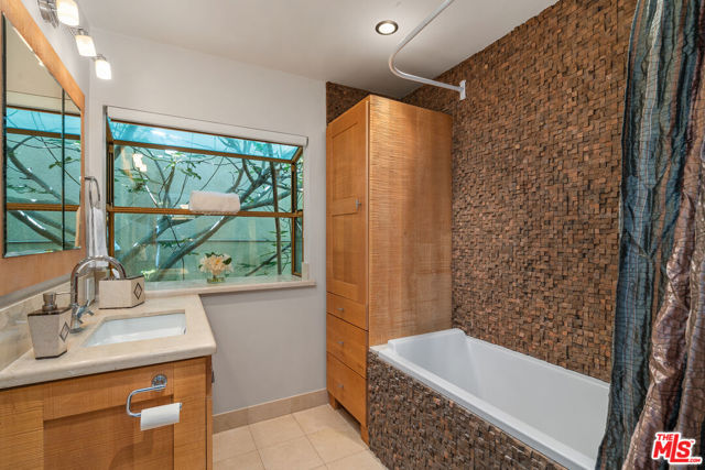 3928 Clayton Avenue, Los Angeles CA: https://media.crmls.org/mediaz/bd1fe2cd-46c9-4c35-b6d3-17f370759df0.jpg