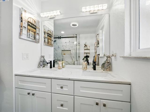 2579 Jacobs St, Hayward CA: https://media.crmls.org/mediaz/bd203530-6d95-466e-96e3-e4b3253d1ae1.jpg