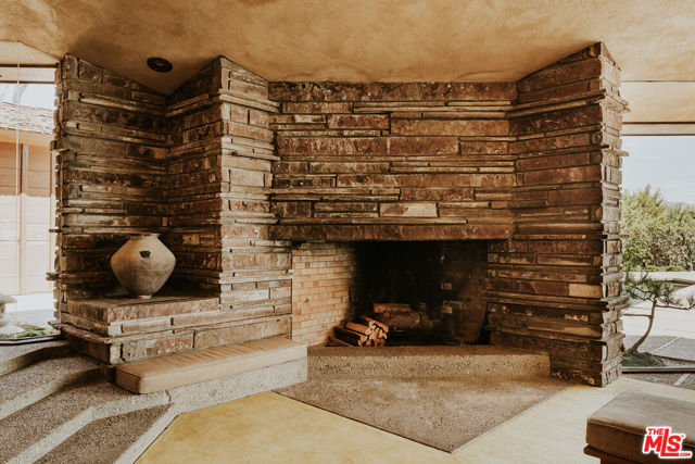 8 Sea Cove Drive, Rancho Palos Verdes CA: https://media.crmls.org/mediaz/bd20b125-8c5b-4c27-9edd-566b376cc5d2.jpg