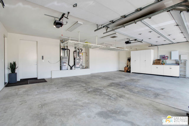 39700 Keenan Drive, Rancho Mirage CA: https://media.crmls.org/mediaz/bd21bd42-c0c6-4bbb-ac40-c9797ff35ca0.jpg