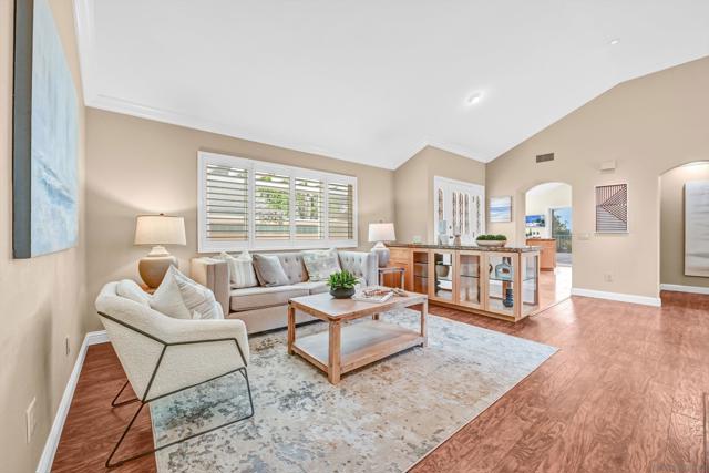 4459 Dorchester Pl, Carlsbad CA: https://media.crmls.org/mediaz/bd21f99a-3f23-4a89-90b0-4d47e318fed4.jpg