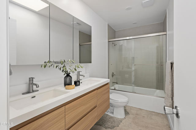 3832 E Casselle Avenue, Orange CA: https://media.crmls.org/mediaz/bd2270df-0c83-4e6c-9cd0-b7a4fcb2bc4f.jpg