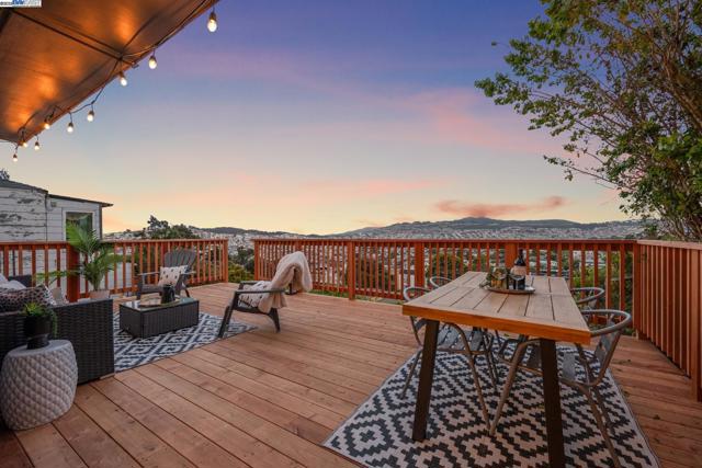 471 JOOST AVENUE, San Francisco CA: https://media.crmls.org/mediaz/bd23db68-3e37-4938-b961-752b99b0c0f8.jpg