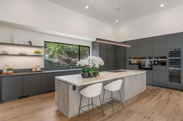 25251 La Rena Lane, Los Altos Hills CA: https://media.crmls.org/mediaz/bd23f727-da58-4f57-82fc-0ecc4fd080eb.jpg