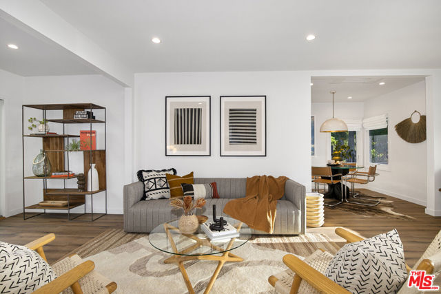 3744 Redwood Avenue, Los Angeles CA: https://media.crmls.org/mediaz/bd243154-cb4d-4977-b2c6-6760c038a68a.jpg