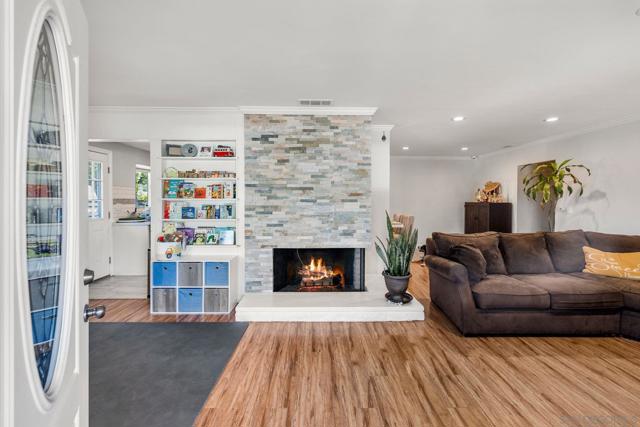 127 Warner Street, Oceanside CA: https://media.crmls.org/mediaz/bd2457b7-6ed8-435d-98aa-f34d16d9922a.jpg