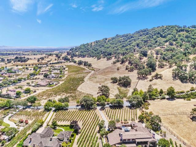 1322 Lions Peak Lane, San Martin CA: https://media.crmls.org/mediaz/bd24d079-9f8a-4a6b-8490-aef7290e2d0e.jpg