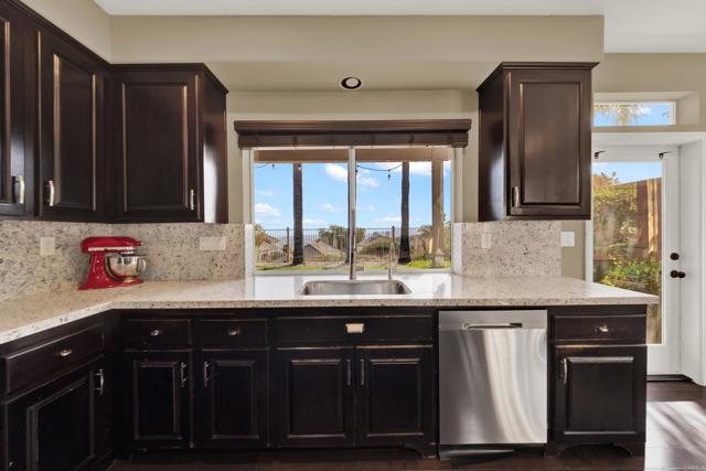 Detail Gallery Image 13 of 74 For 2223 Rock View Glen, Escondido,  CA 92026 - 4 Beds | 2/1 Baths