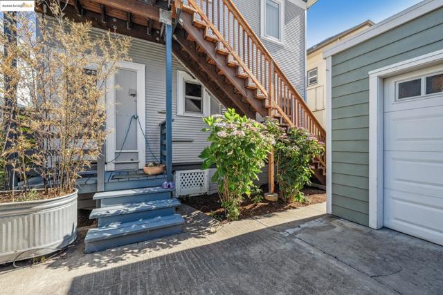 478 43rd St, Oakland CA: https://media.crmls.org/mediaz/bd2526b8-aeb4-4a10-b89a-ecb0b8c78d3c.jpg