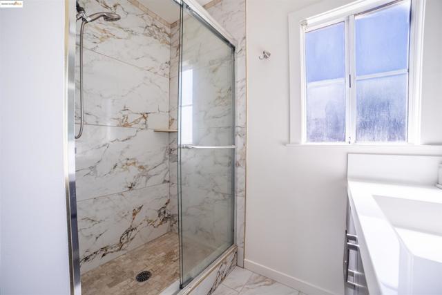 3517 Allendale Ave, Oakland CA: https://media.crmls.org/mediaz/bd25b320-07bd-43e5-81d1-7efc6f51de09.jpg