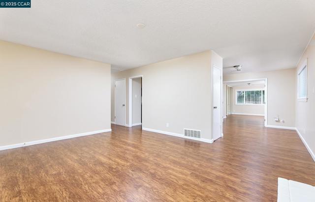 345 Swan Way, Vallejo CA: https://media.crmls.org/mediaz/bd25c114-509b-4325-a843-10472ea343ca.jpg