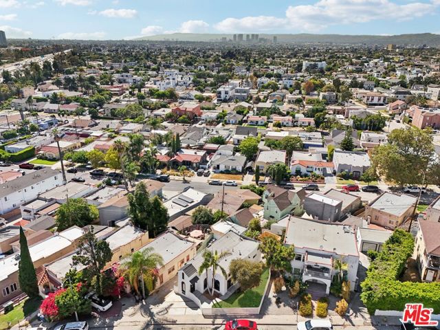 2353 Lucerne Avenue, Los Angeles CA: https://media.crmls.org/mediaz/bd26fefa-1ac7-4c89-ae1b-c7e9403b2fb2.jpg