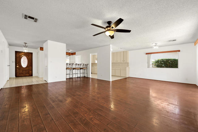 52600 Avenida Herrera, La Quinta CA: https://media.crmls.org/mediaz/bd278599-399c-483c-ad35-f0b9f2d01ca1.jpg