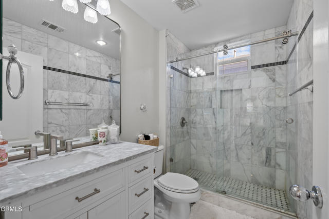 2012 Keltic Lodge Drive, Oxnard CA: https://media.crmls.org/mediaz/bd27ac29-c04e-4297-bf0a-27cb999bfa18.jpg