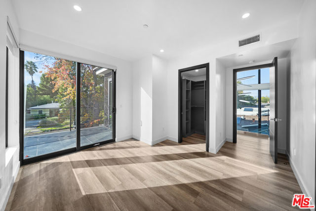 5812 Willis Avenue, Sherman Oaks CA: https://media.crmls.org/mediaz/bd27fa3b-b17e-4e28-b6c9-e6b09ffb7a57.jpg