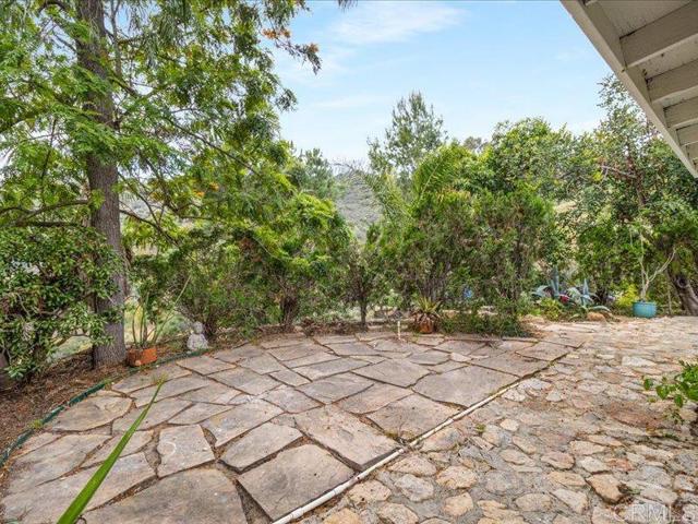 10071 Gomez Creek Road, Fallbrook CA: https://media.crmls.org/mediaz/bd28706f-ef69-4743-9e86-bb6e6854ed7a.jpg