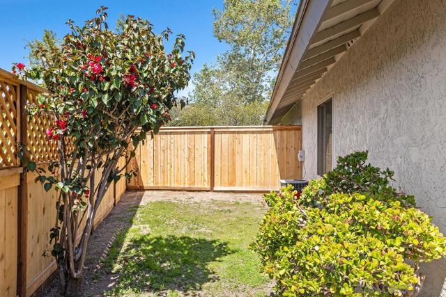 545 Shady Brook Pl, Escondido CA: https://media.crmls.org/mediaz/bd29cfff-106a-4a13-821e-6702fd81d902.jpg
