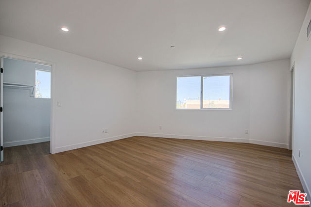 1636 Longwood Avenue, Los Angeles CA: https://media.crmls.org/mediaz/bd2a1b65-6bc3-499f-8835-c0dc8d678f71.jpg