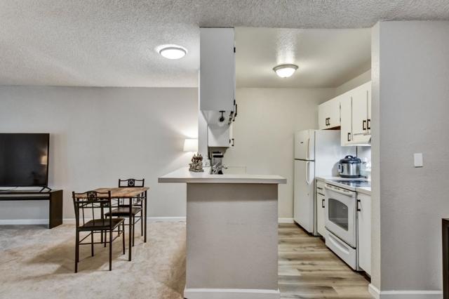 377 Mandarin Drive, Daly City CA: https://media.crmls.org/mediaz/bd2b41dc-8c42-4cc4-9182-8298dd74e6e2.jpg