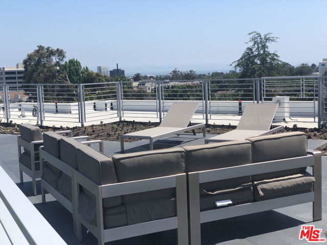 Drew Fenton | 625 S BARRINGTON Avenue Los Angeles CA | MLS: 7528204