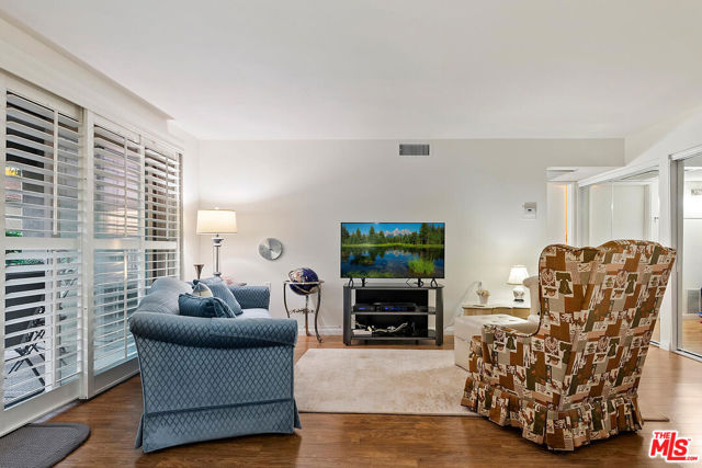 824 Pinetree Circle, 12 photo 5