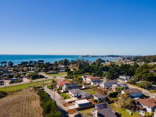 533 Alto Avenue, Half Moon Bay CA: https://media.crmls.org/mediaz/bd2c0c1d-f29d-4f2e-b716-7af4cd82b640.jpg