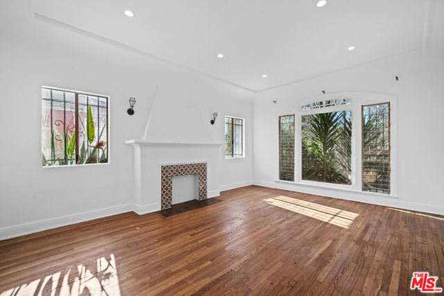 2826 Somerset Drive, Los Angeles CA: https://media.crmls.org/mediaz/bd2c48e9-16aa-43cc-817d-6846eb569b78.jpg