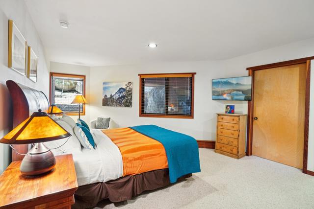 55491 Howland, Idyllwild CA: https://media.crmls.org/mediaz/bd2c93ef-acae-4ef5-b03d-21054855b32c.jpg