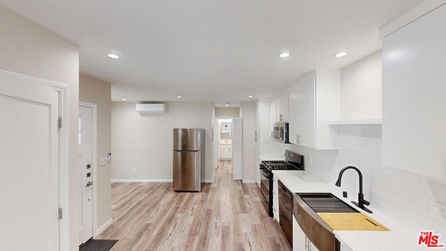 2811 W 46th, Los Angeles CA: https://media.crmls.org/mediaz/bd2ce90f-5086-4cbd-a481-75ab3afafe3a.jpg
