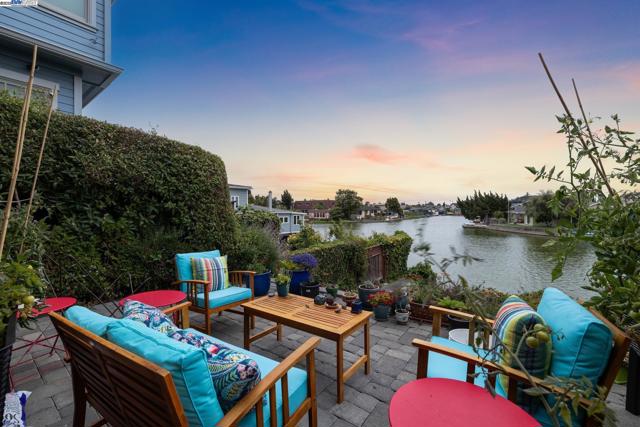 2000 CLINTON AVENUE, Alameda CA: https://media.crmls.org/mediaz/bd2d0f38-528c-4467-a141-91969b010088.jpg