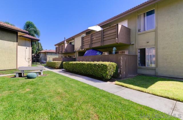 615 Fredricks Ave, Oceanside CA: https://media.crmls.org/mediaz/bd2d188e-af95-4f32-bceb-b8b845baa0c2.jpg