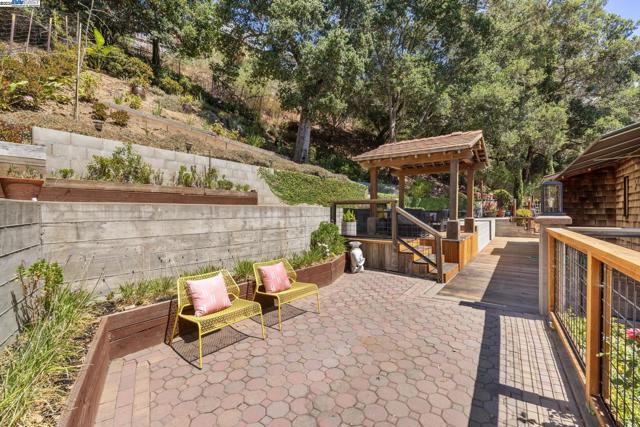 5708 Colton Blvd, Oakland CA: https://media.crmls.org/mediaz/bd2da444-3ec9-4fd1-a1f3-5e0853b9d57d.jpg