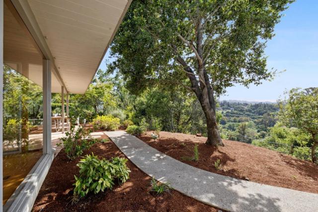 12675 La Cresta Drive, Los Altos Hills CA: https://media.crmls.org/mediaz/bd2db4f3-89d3-4613-b127-8c16b8d343e3.jpg