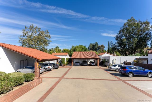 12780 Avenida La Valencia, San Diego CA: https://media.crmls.org/mediaz/bd2dc33e-e052-4771-820a-2c8b229a7f1a.jpg