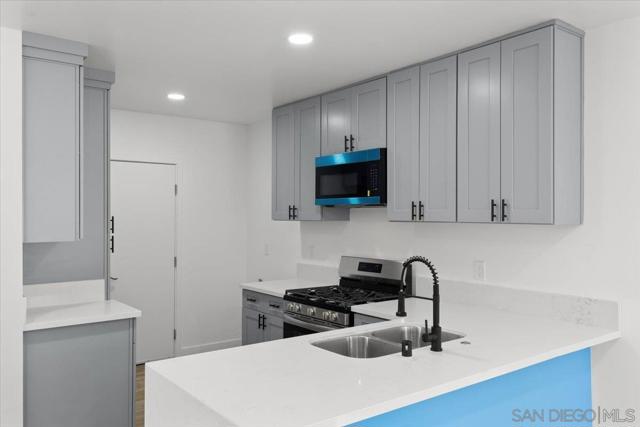3867 Teak St, San Diego CA: https://media.crmls.org/mediaz/bd2dd017-8629-4f08-98e4-cde518590daf.jpg