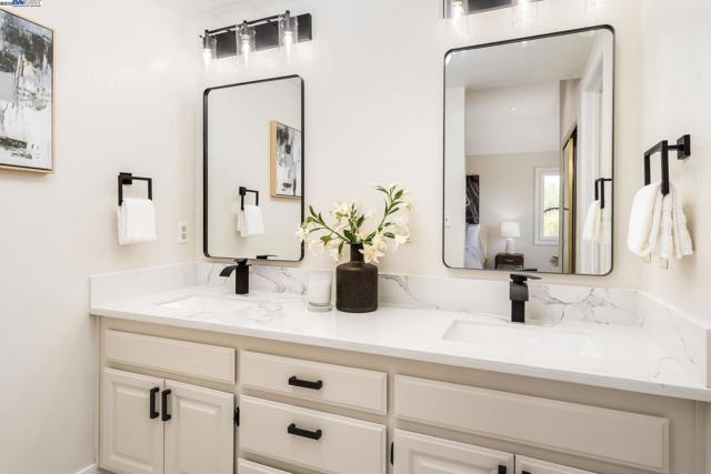 44930 Lynx Dr, Fremont CA: https://media.crmls.org/mediaz/bd2e076e-655e-4390-b6a6-3ba681170c97.jpg