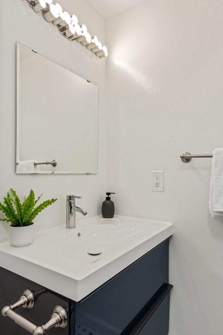 https://media.crmls.org/mediaz/bd2e3d5e-02c3-43b0-b762-474c2b5f2d1b.jpg?preset=X-Large