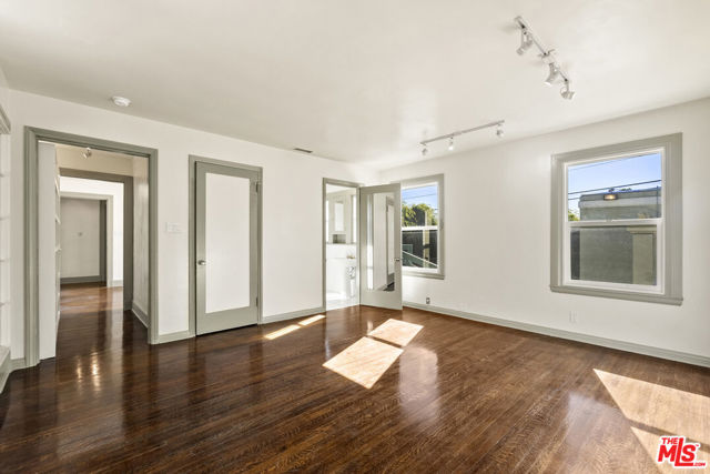 803 N Rexford Drive, Beverly Hills CA: https://media.crmls.org/mediaz/bd2e542c-fb02-4067-9d95-ec7f05ff3ecf.jpg