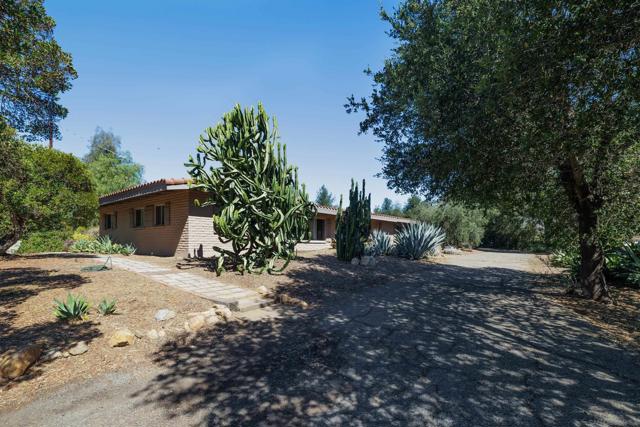 17711 S Mesa Drive, Pauma Valley CA: https://media.crmls.org/mediaz/bd2f0ffe-67c6-4aa2-8197-6275f8dadb52.jpg