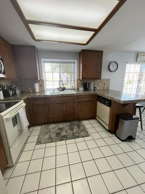 43954 Via Granada, Palm Desert CA: https://media.crmls.org/mediaz/bd2f8ad2-47ee-43a7-b635-119940a42fde.jpg