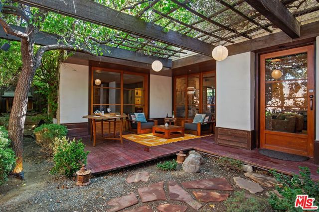 465 N Calle Rolph, Palm Springs CA: https://media.crmls.org/mediaz/bd2fd54b-1a14-4f62-b2d1-ee6399376fd0.jpg